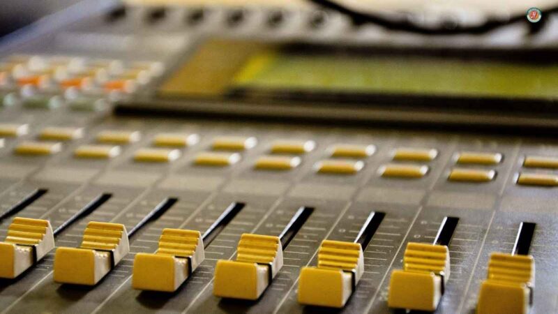 Radio Tanpa Penyiar: Format Otomatis Menang?
