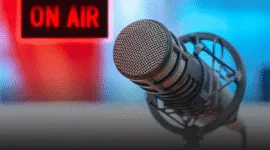 Pelajari Cara Membuat Naskah Iklan Radio yang efektif dan menarik. Ikuti panduan langkah demi langkah untuk iklan 30 detik dengan Call to Action kuat.