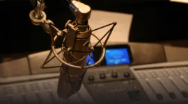 7 Skill Wajib Penyiar Radio 2025: Bertahan di Era AI Voice