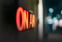 Dari data ke ide konten menjadi strategi baru siaran radio untuk memahami pendengar, menyusun program relevan, dan bertahan di era digital 2025.