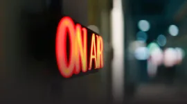 Dari data ke ide konten menjadi strategi baru siaran radio untuk memahami pendengar, menyusun program relevan, dan bertahan di era digital 2025.