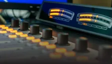 Program Radio Ramadhan 2026 luncurkan 5 Ide Aksi Sosial Ramadhan 2026 Paling Menyentuh Hati. Sedekah non-materi seperti active listening dan skill sharing jadi fokus utama.