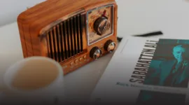 Dilema visual radio mencerminkan kesulitan stasiun radio konvensional dalam mempertahankan audiens di tengah dominasi platform visual seperti TikTok dan YouTube.