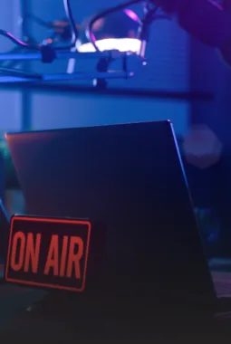 Gaya Siaran Tahun 90-an: Jebakan Batman bagi Industri Penyiaran Modern