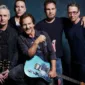 perjalanan Pearl Jam tidak pernah berjalan lurus. Band ini lahir dari tragedi, bertahan melalui konflik internal, dan memilih jalur yang kerap berseberangan dengan arus industri musik arus utama. - foto Pearl Jam