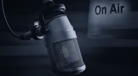 Radio yang mampu menyesuaikan clock format dengan kebiasaan mendengar—baik di mobil, rumah, maupun lewat streaming—cenderung lebih bertahan. - foto ilustrasi