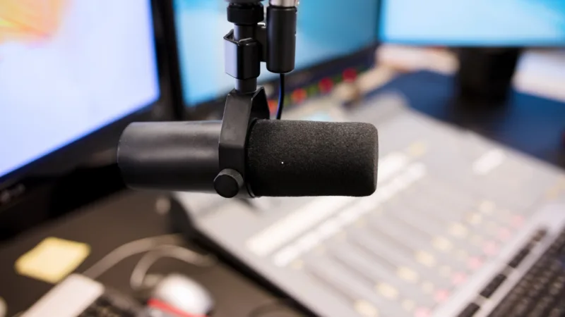 Penerapan tips memilih jam siaran terbaik di masa depan akan semakin presisi berkat bantuan data GPS dan integrasi dasbor mobil pintar.
